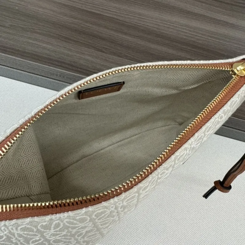 Loewe Clutch-20 - Image 8