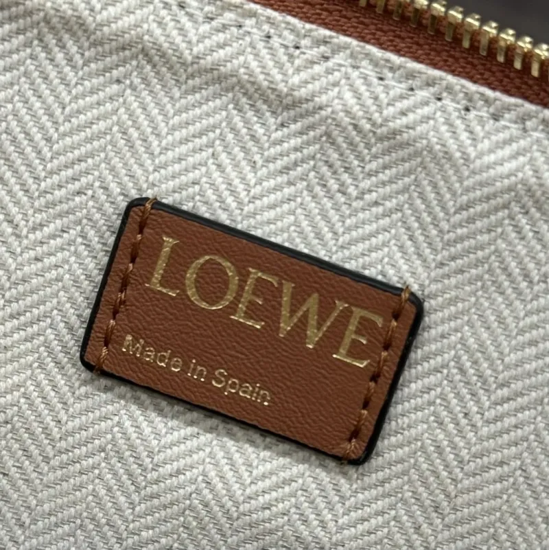 Loewe Clutch-20 - Image 9