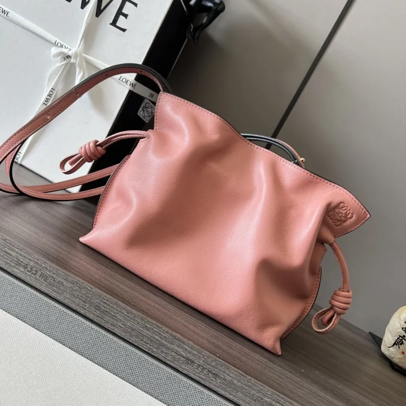 Alternative view of Loewe Clutch-22