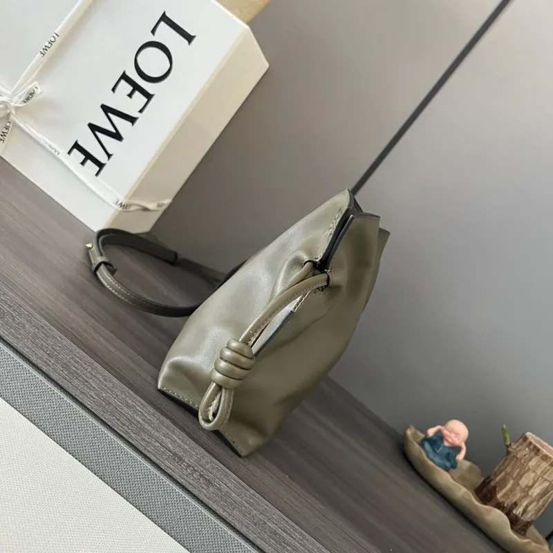 Alternative view of Loewe Clutch-28