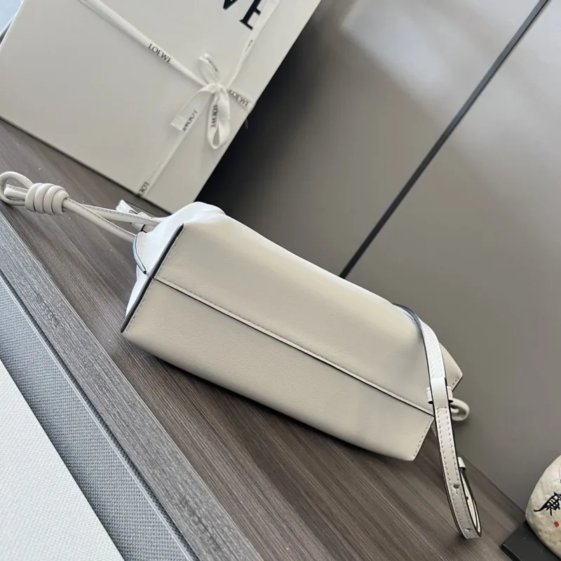 Loewe Clutch-30 - Image 4