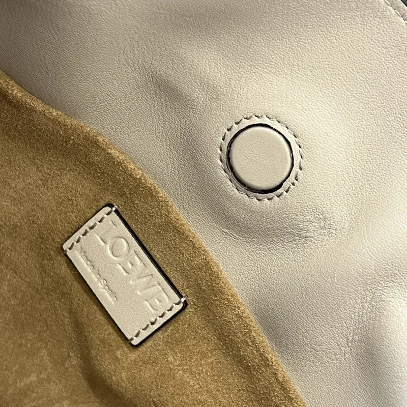 Loewe Clutch-30 - Image 9