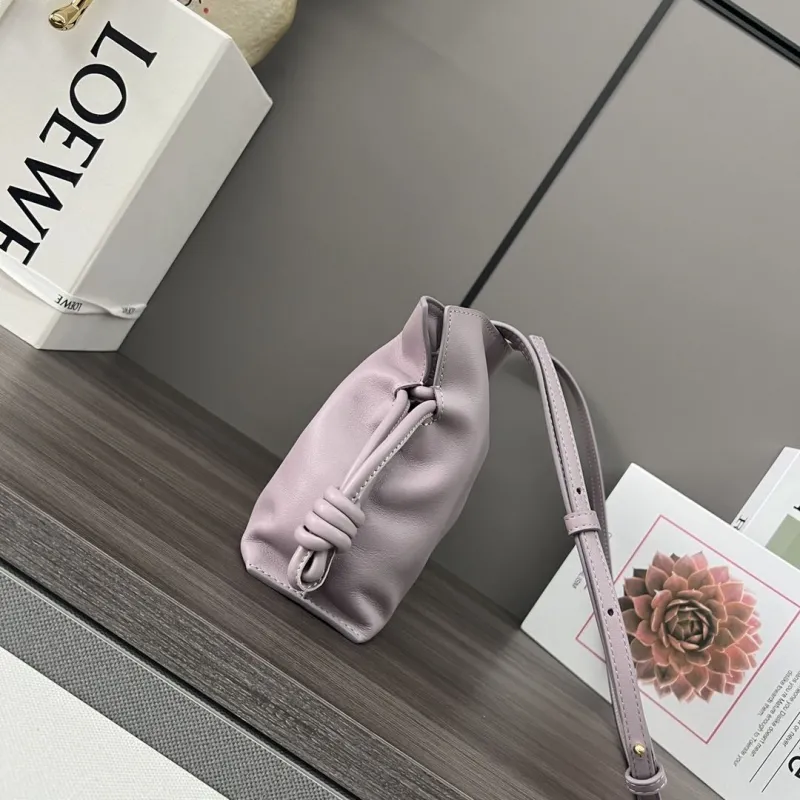 Alternative view of Loewe Clutch-31