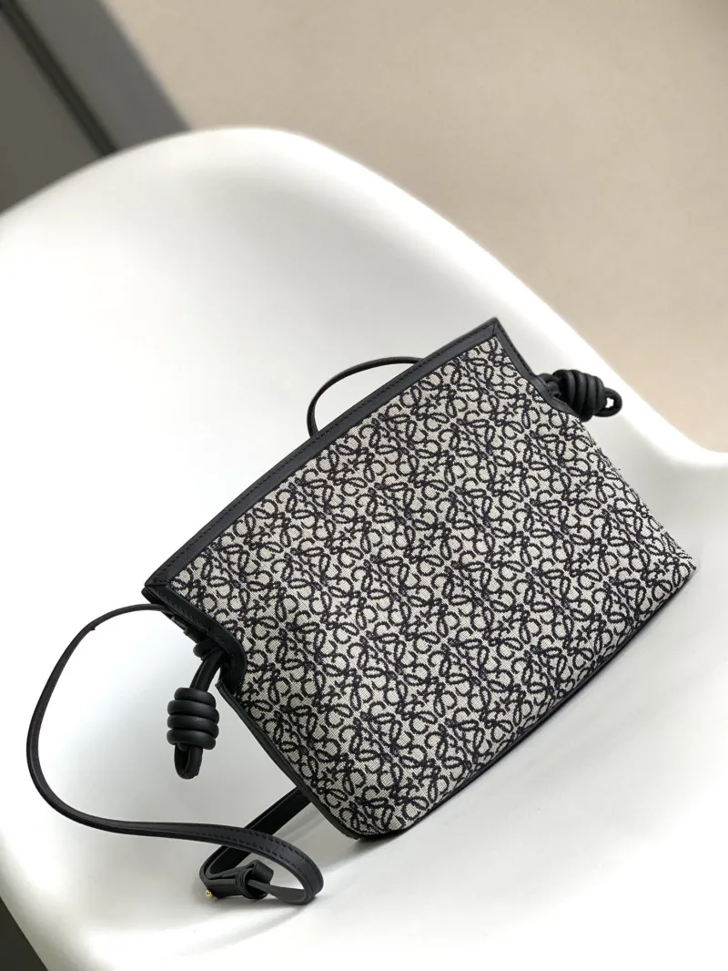 Loewe Clutch-34