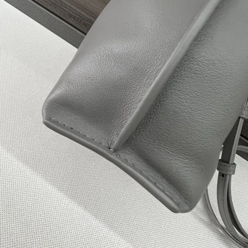 Loewe Clutch-35 - Image 7
