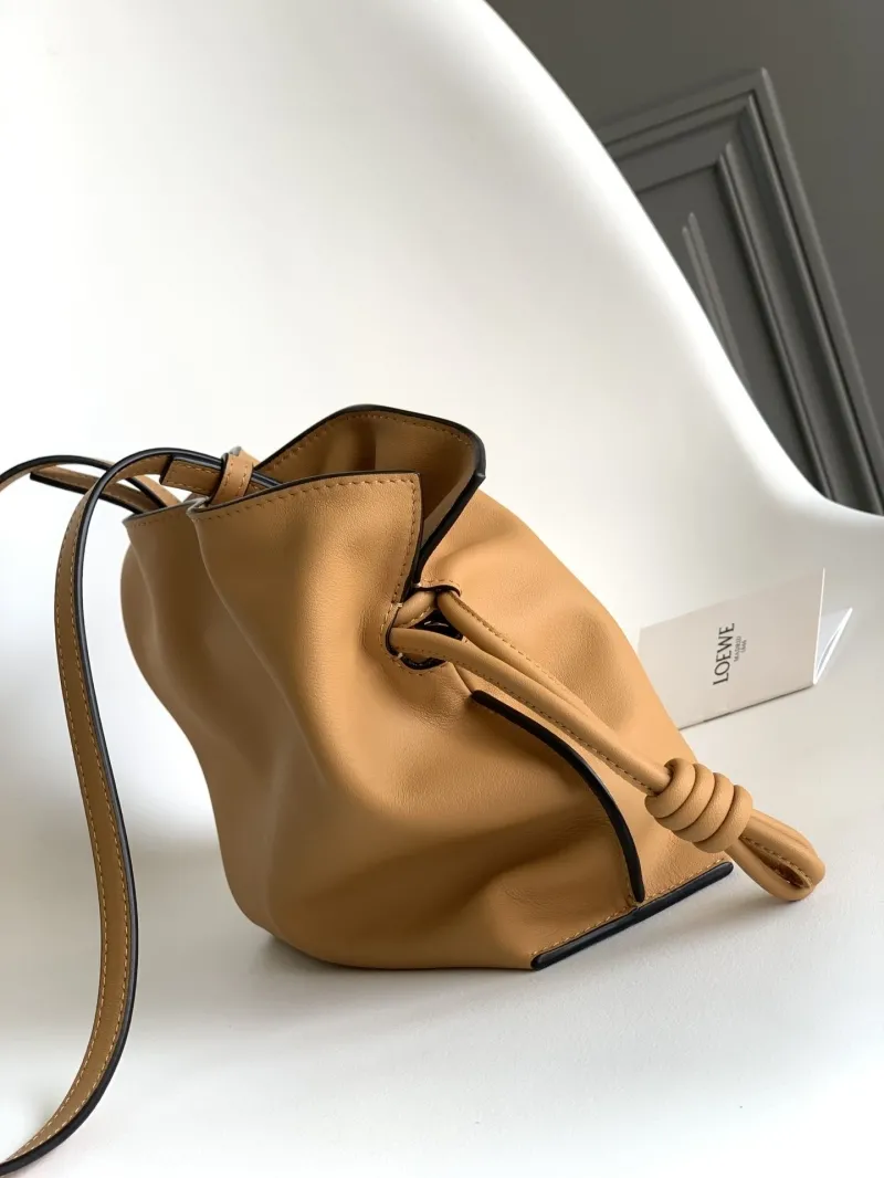 Alternative view of Loewe Clutch-39