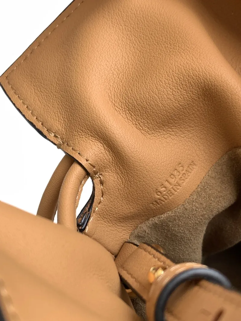 Loewe Tan Leather Crossbody Bag - Image 8