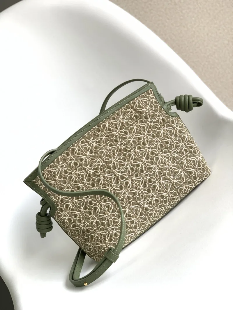 Loewe Clutch-41