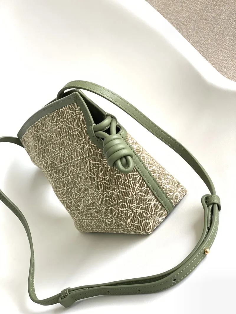 Alternative view of Loewe Clutch-41