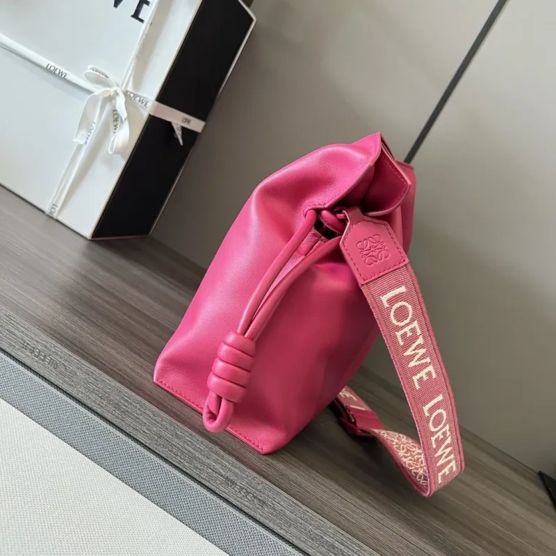 Alternative view of Loewe Clutch-45