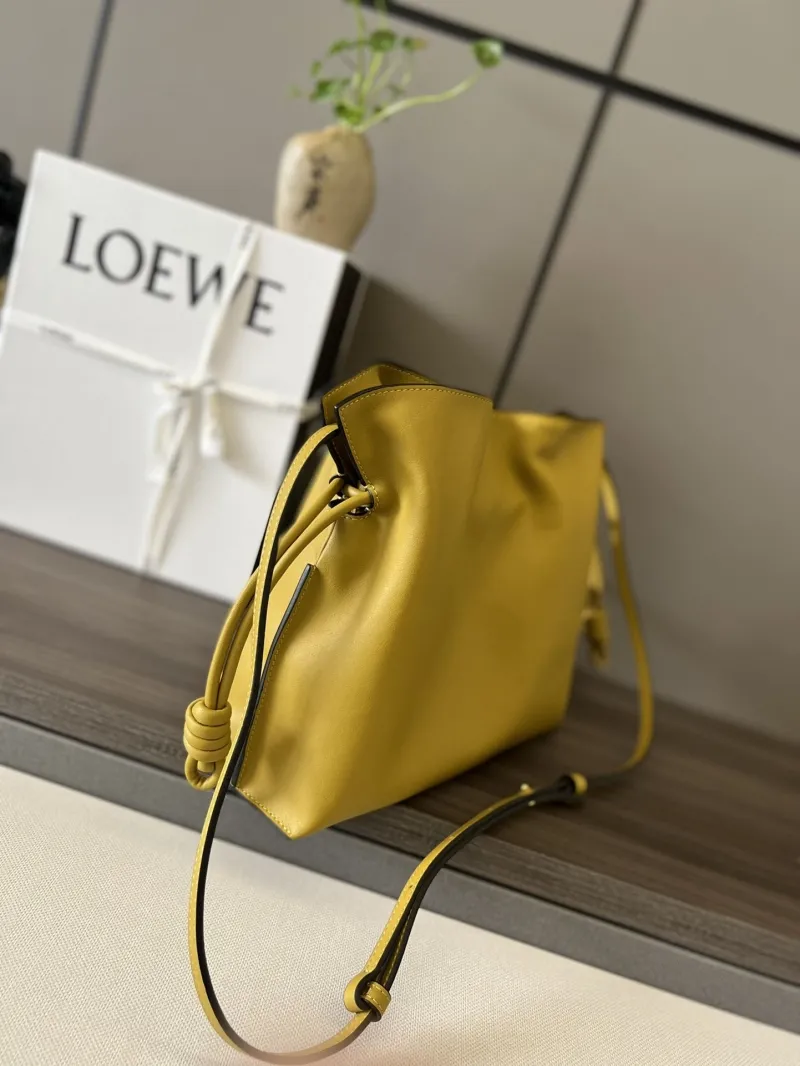 Alternative view of Loewe Clutch-52