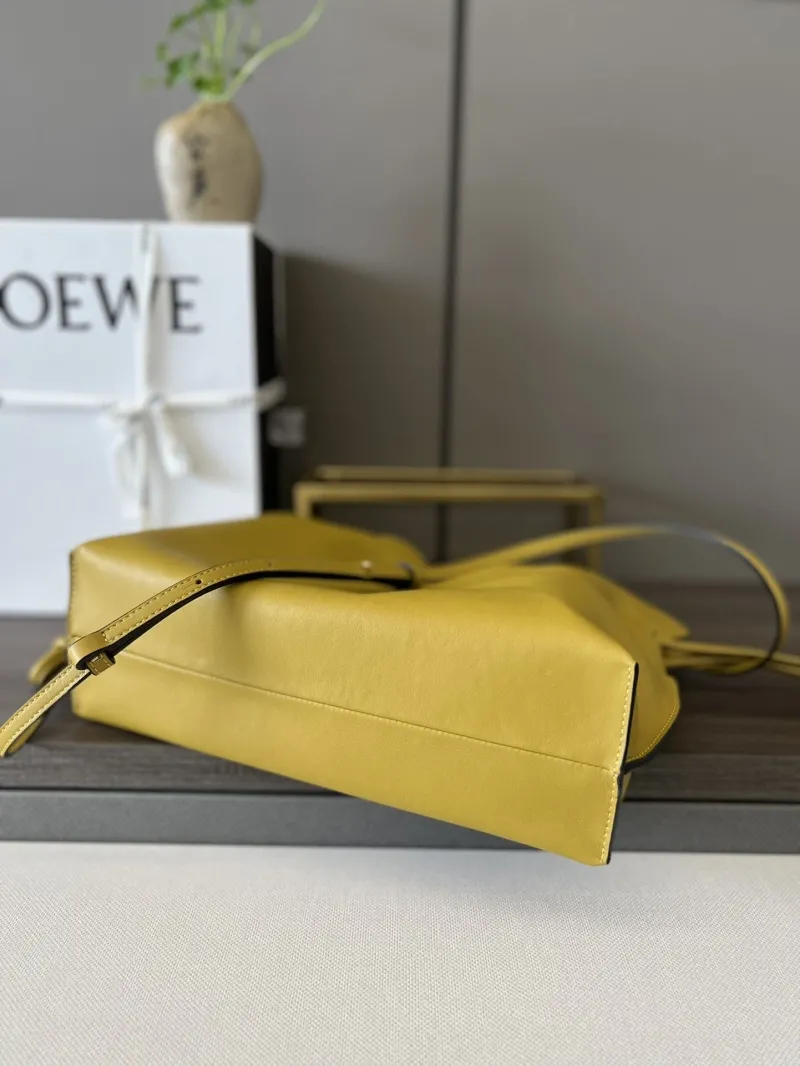 LOEWE Clutch 52 Yellow Leather Crossbody Bag - Image 4