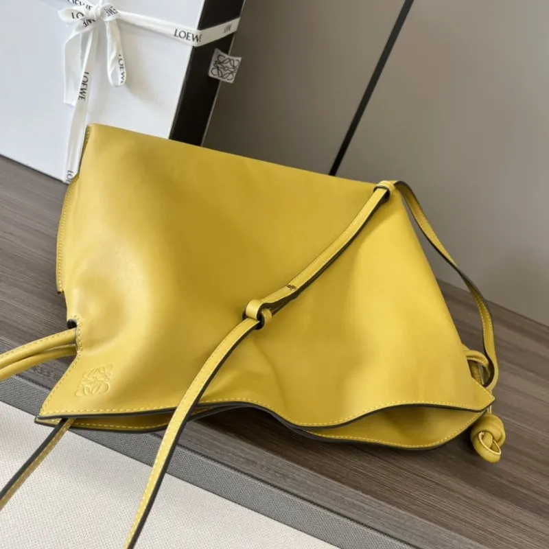 LOEWE Clutch 52 Yellow Leather Crossbody Bag - Image 6