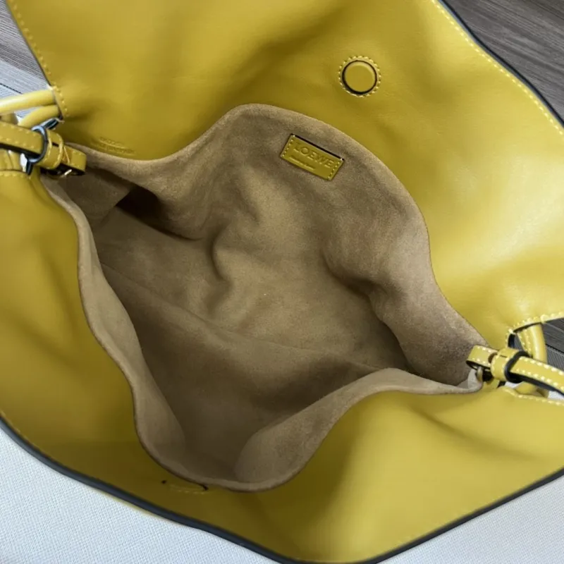 LOEWE Clutch 52 Yellow Leather Crossbody Bag - Image 7