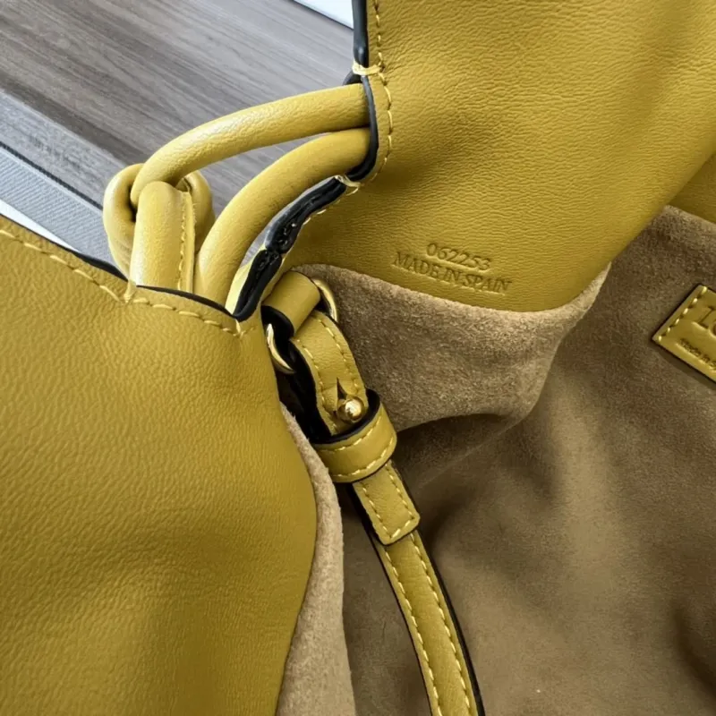 LOEWE Clutch 52 Yellow Leather Crossbody Bag - Image 8