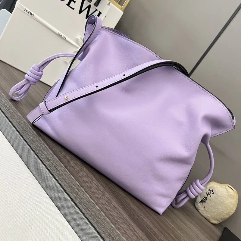 Alternative view of Loewe Clutch-53