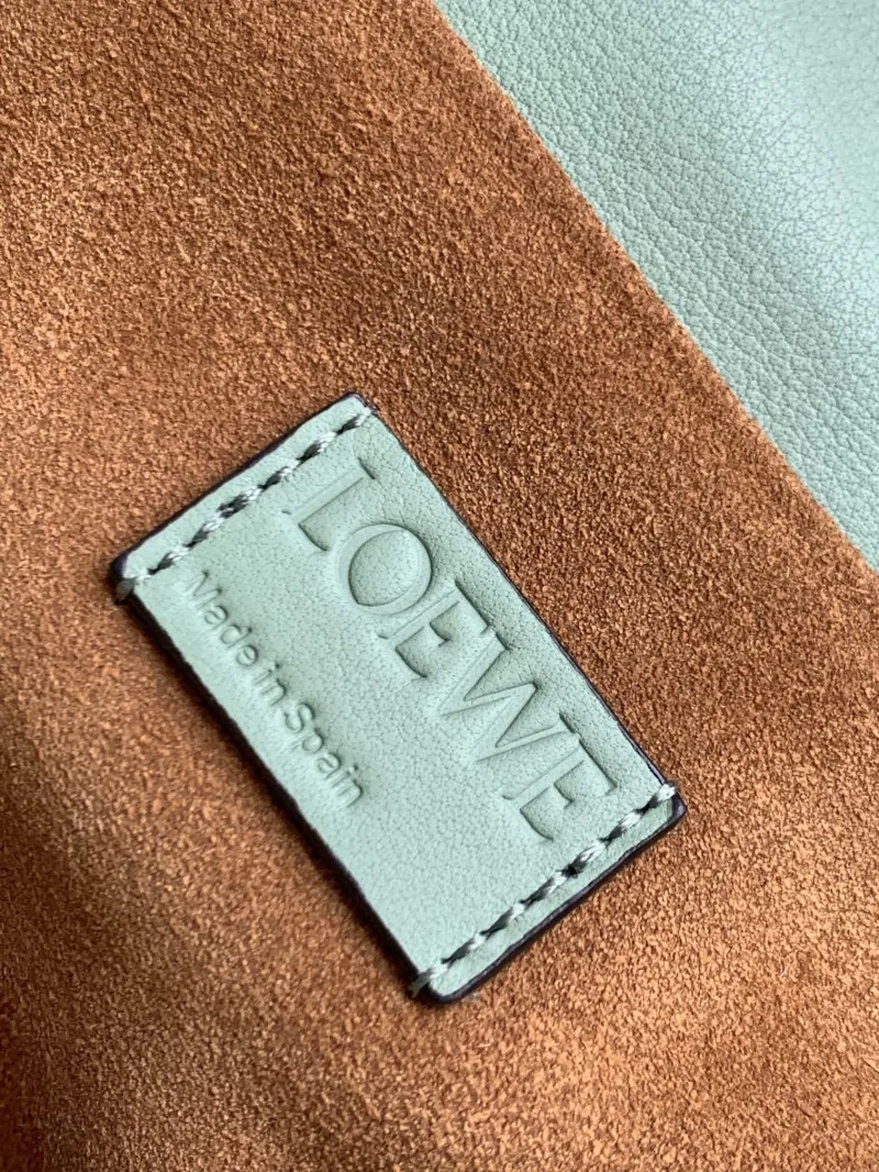 Loewe Mint Green Leather Shoulder Bag - Image 9