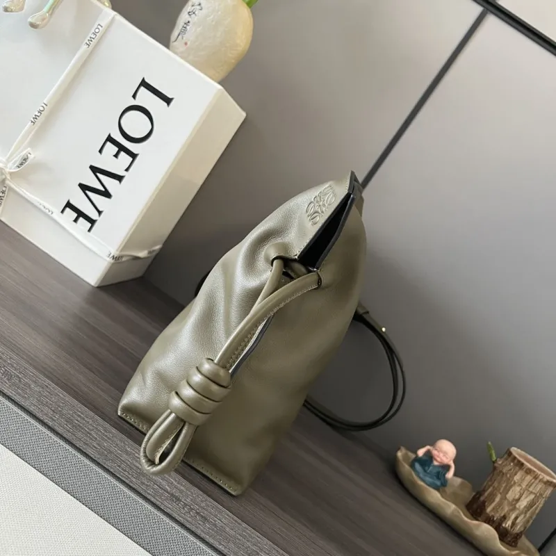 Alternative view of Loewe Clutch-60