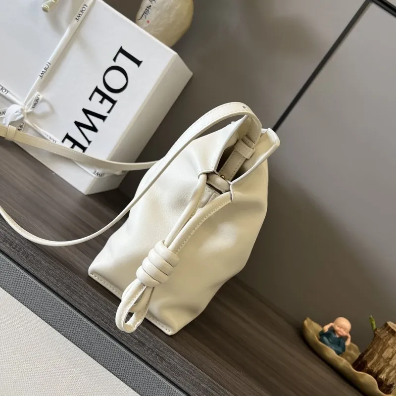 Alternative view of Loewe Clutch-62