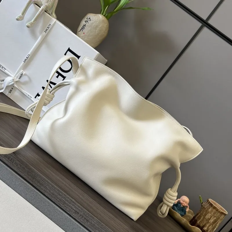 Loewe White Leather Crossbody Clutch Bag - Image 3