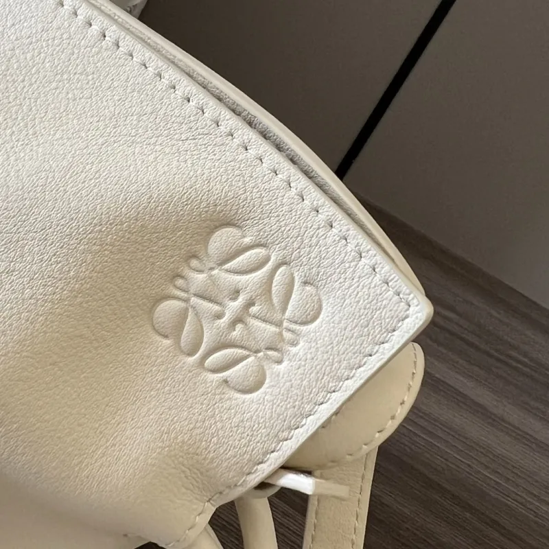 Loewe White Leather Crossbody Clutch Bag - Image 5