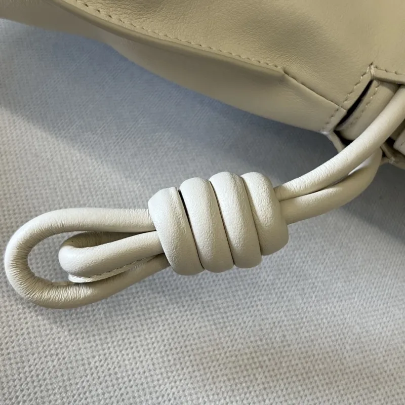 Loewe White Leather Crossbody Clutch Bag - Image 6