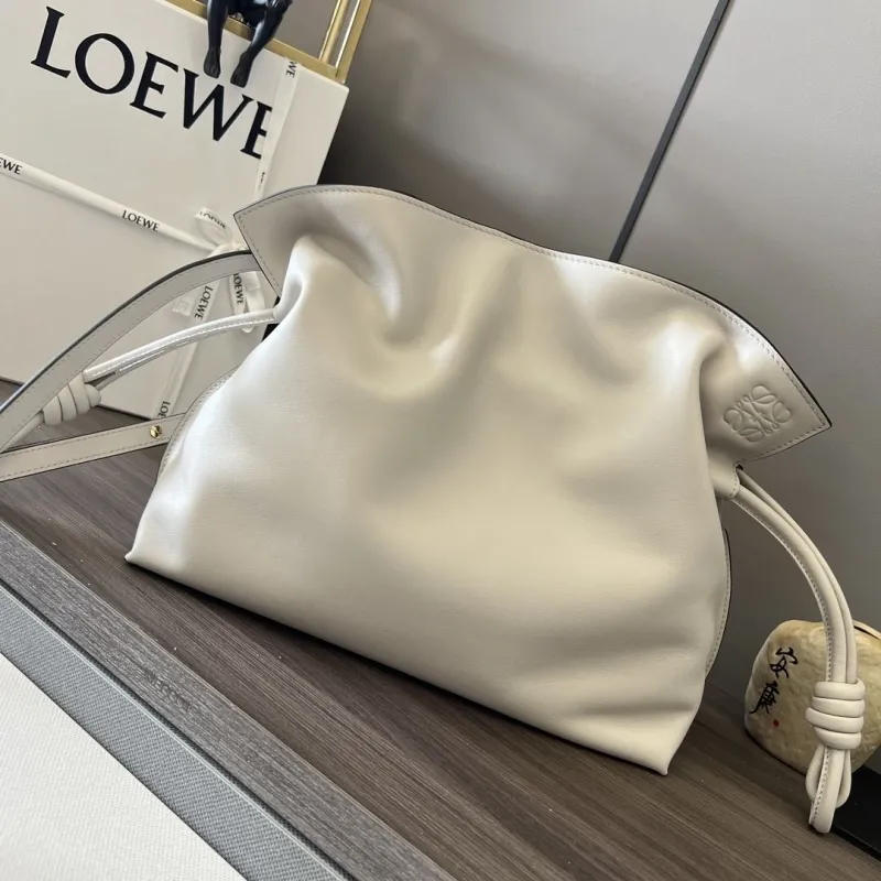 Alternative view of Loewe Clutch-66