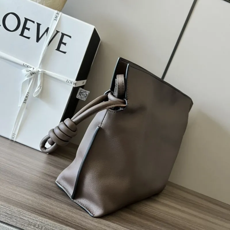 Alternative view of Loewe Clutch-67