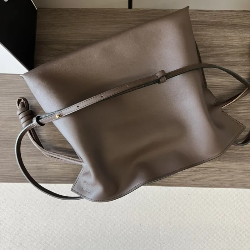 Loewe Clutch-67 - Image 5