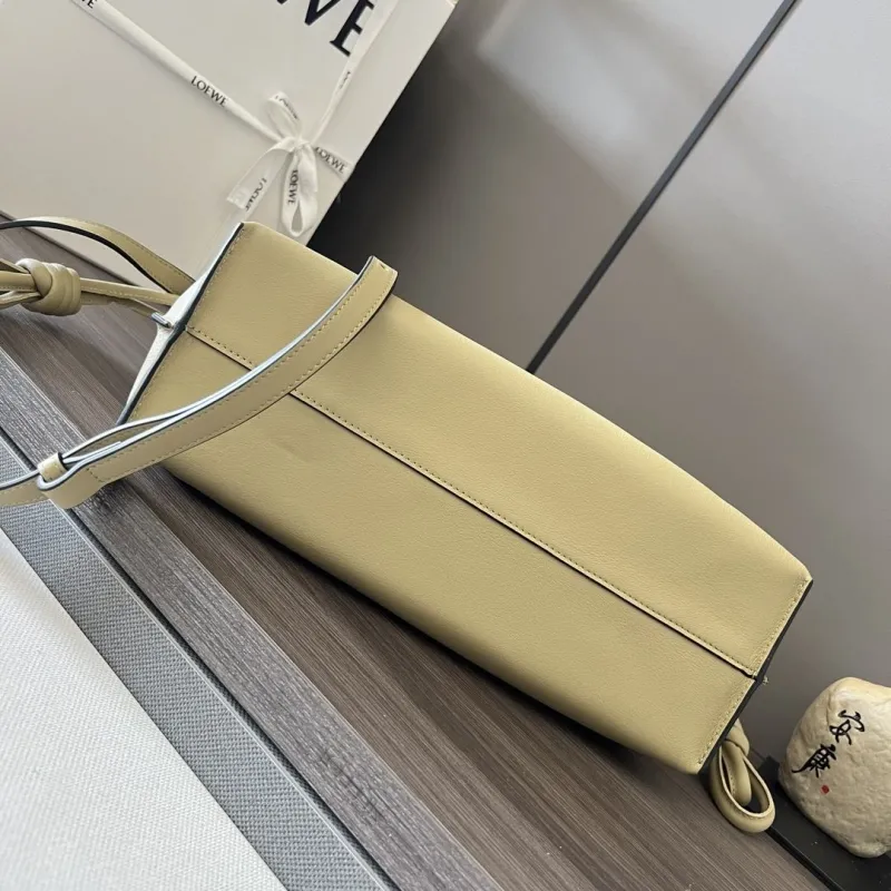 Loewe Clutch-69 - Image 4