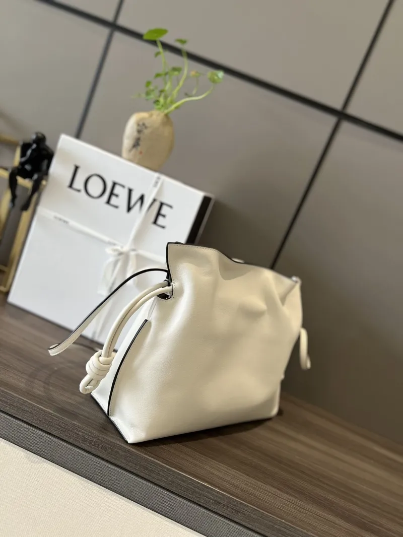 Alternative view of Loewe Clutch-71