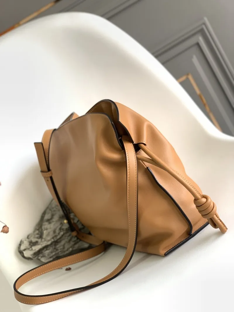 Alternative view of Loewe Clutch-72