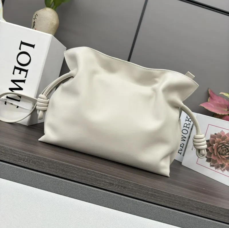 LOEWE Clutch-91 Cream Leather Shoulder Bag - Image 3