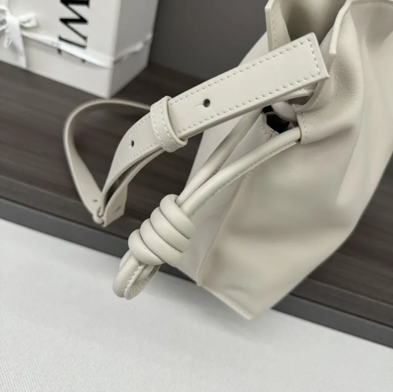 LOEWE Clutch-91 Cream Leather Shoulder Bag - Image 5