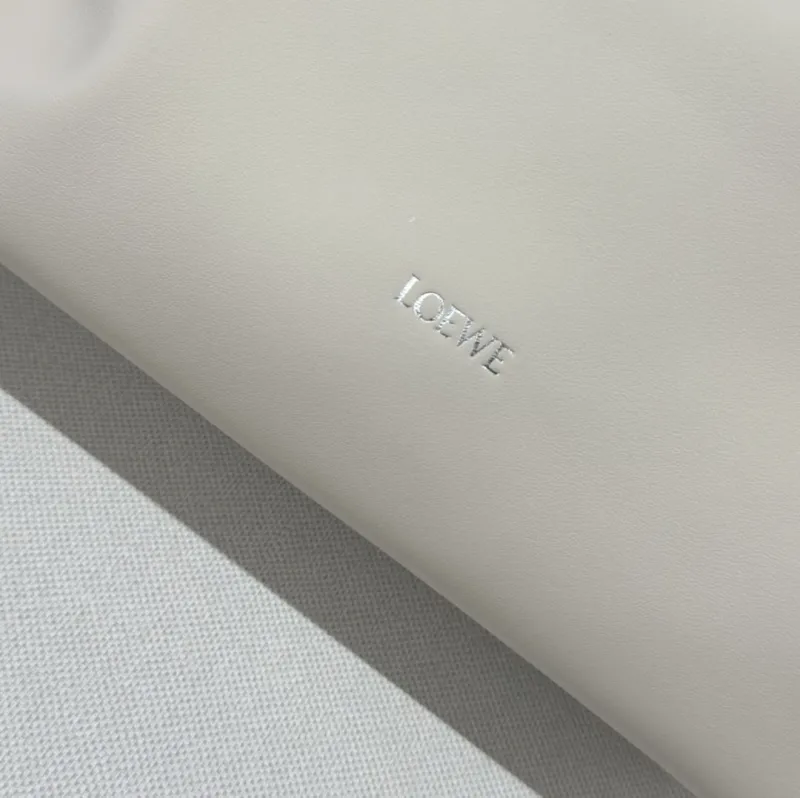LOEWE Clutch-91 Cream Leather Shoulder Bag - Image 6