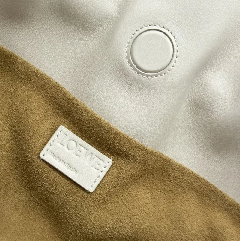 LOEWE Clutch-91 Cream Leather Shoulder Bag - Image 9