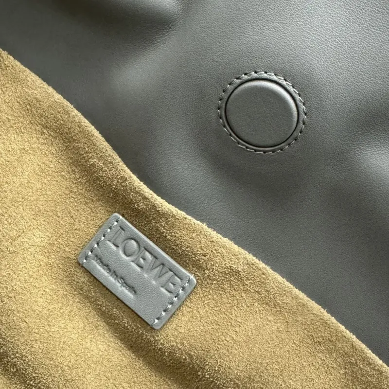 LOEWE Gray Leather Crossbody Bag - Image 9