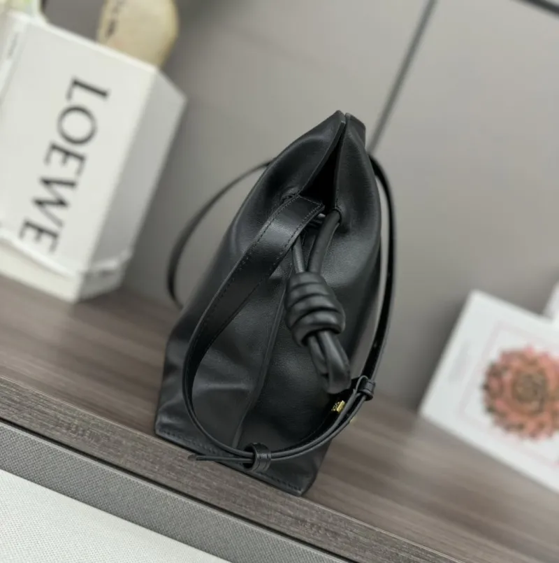 Alternative view of Loewe Clutch-101