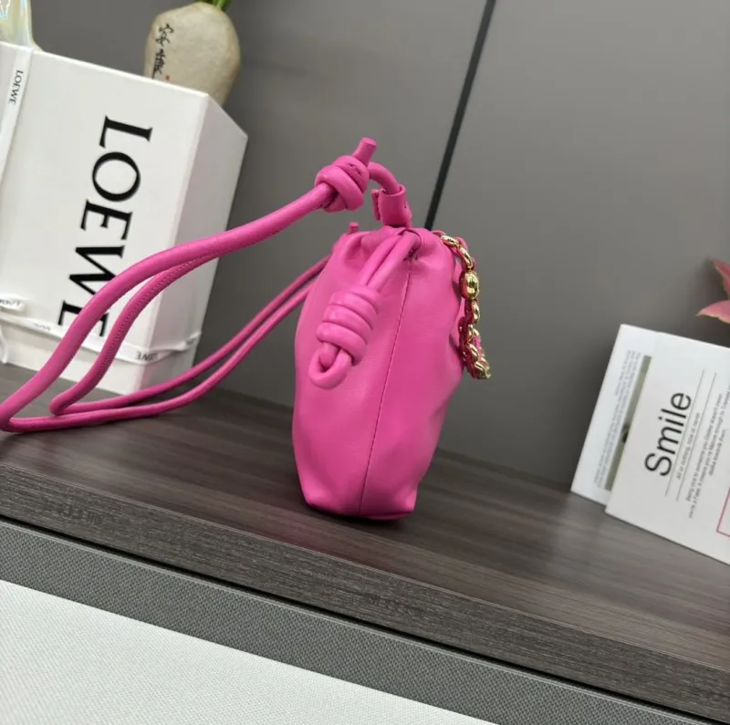 Alternative view of Loewe Clutch-118
