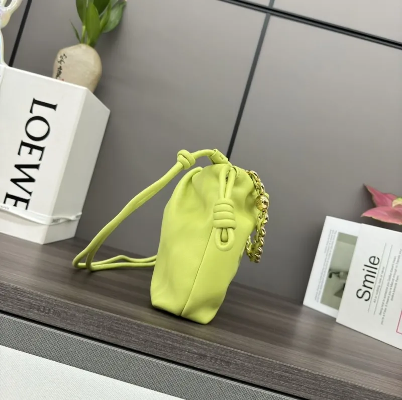 Alternative view of Loewe Clutch-119