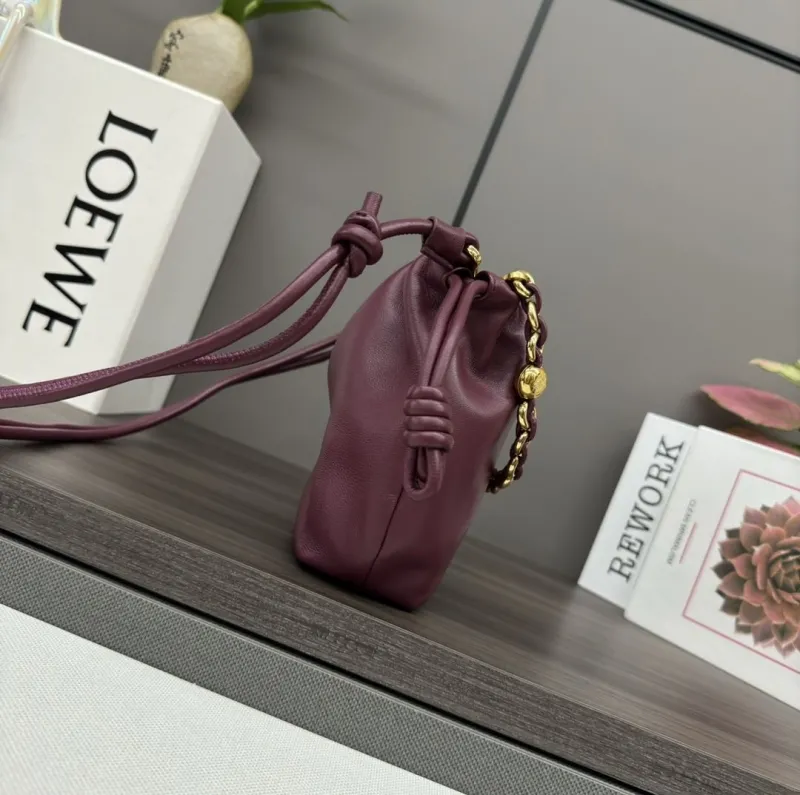 Alternative view of Loewe Clutch-123