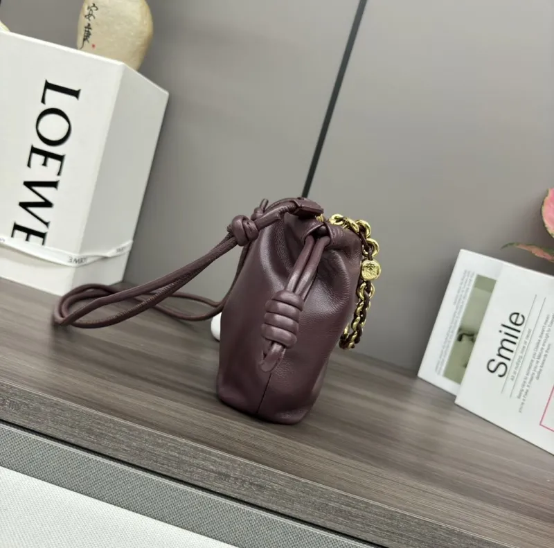 Alternative view of Loewe Clutch-124