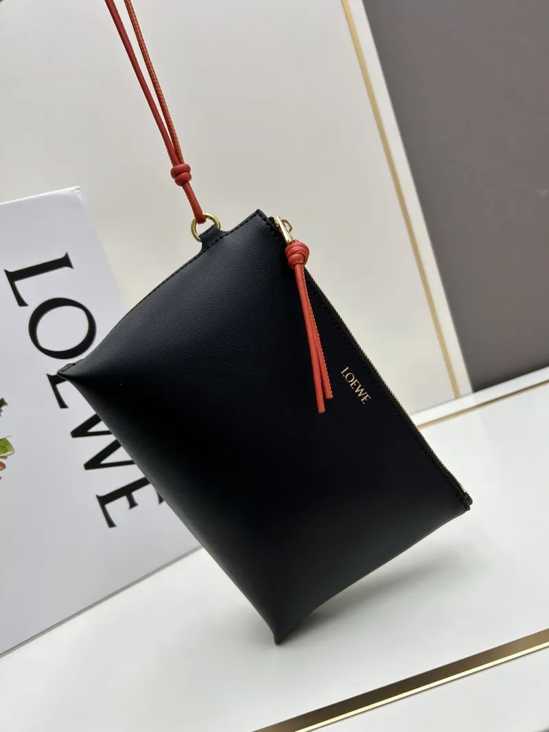 Alternative view of Loewe Clutch-131
