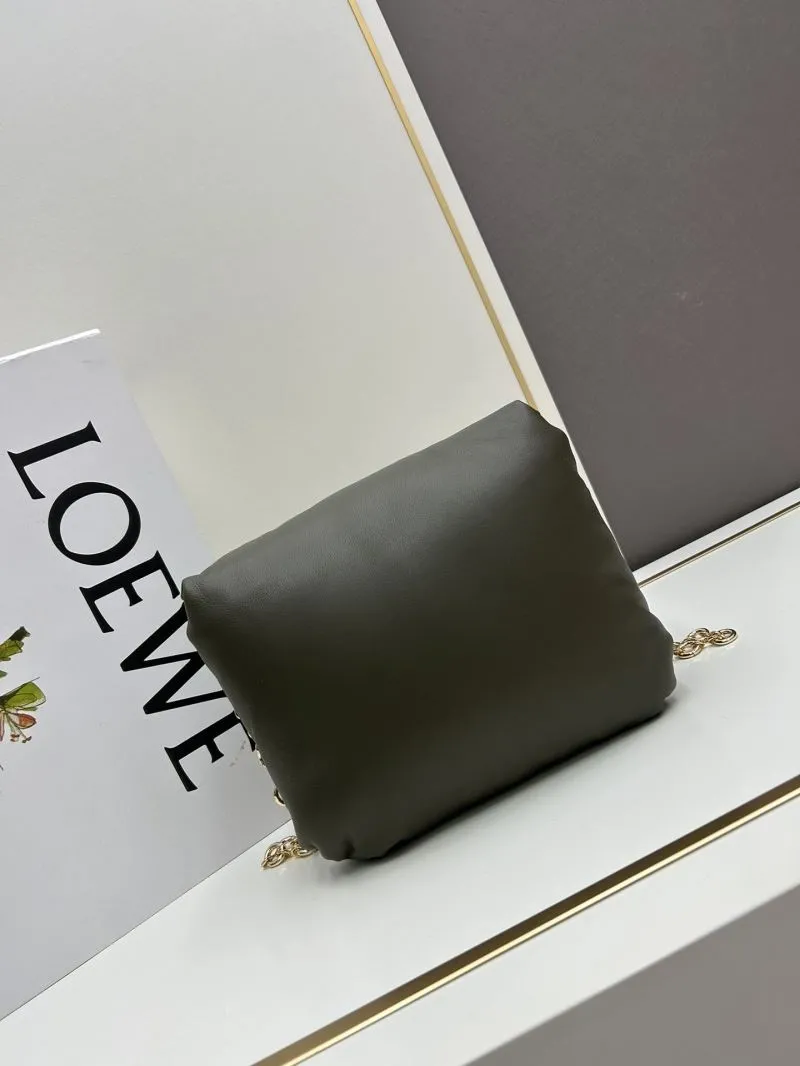 Alternative view of Loewe Clutch-133