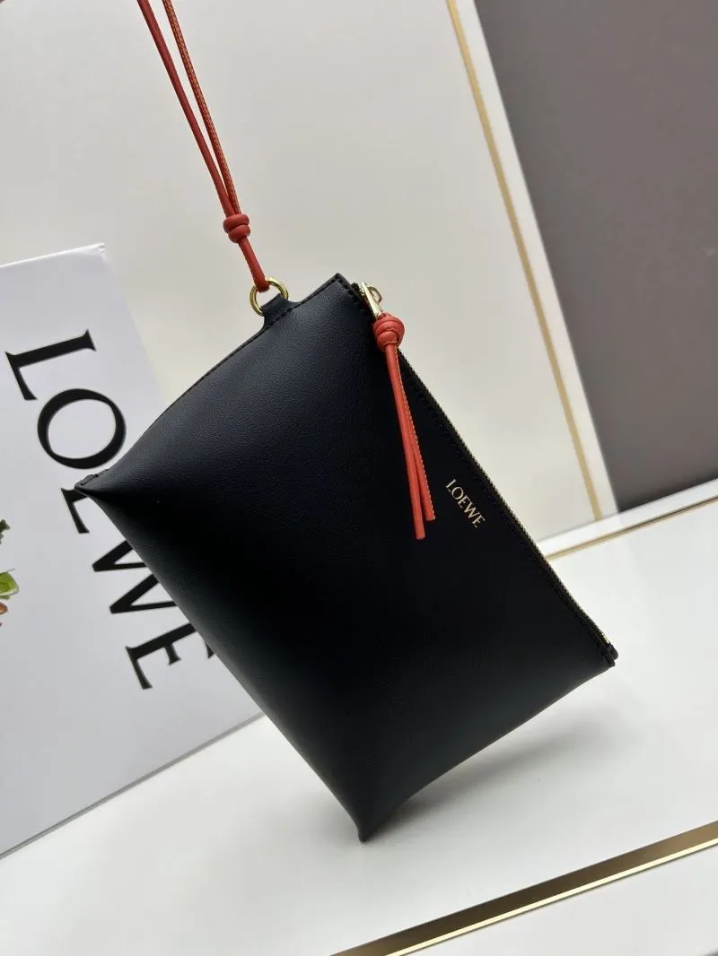 Alternative view of Loewe Clutch-142