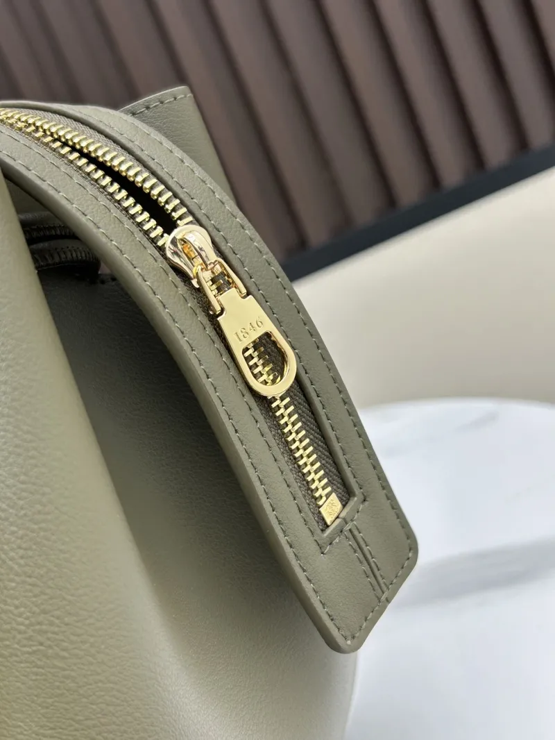 LOEWE Olive Green Leather Shoulder Bag 250520 23.5*10*19cm - Image 5