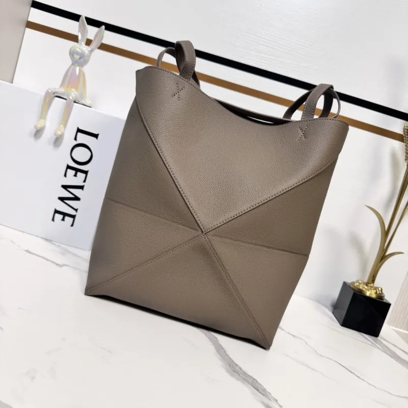 LOEWE Taupe Leather Tote Handbag - Image 3