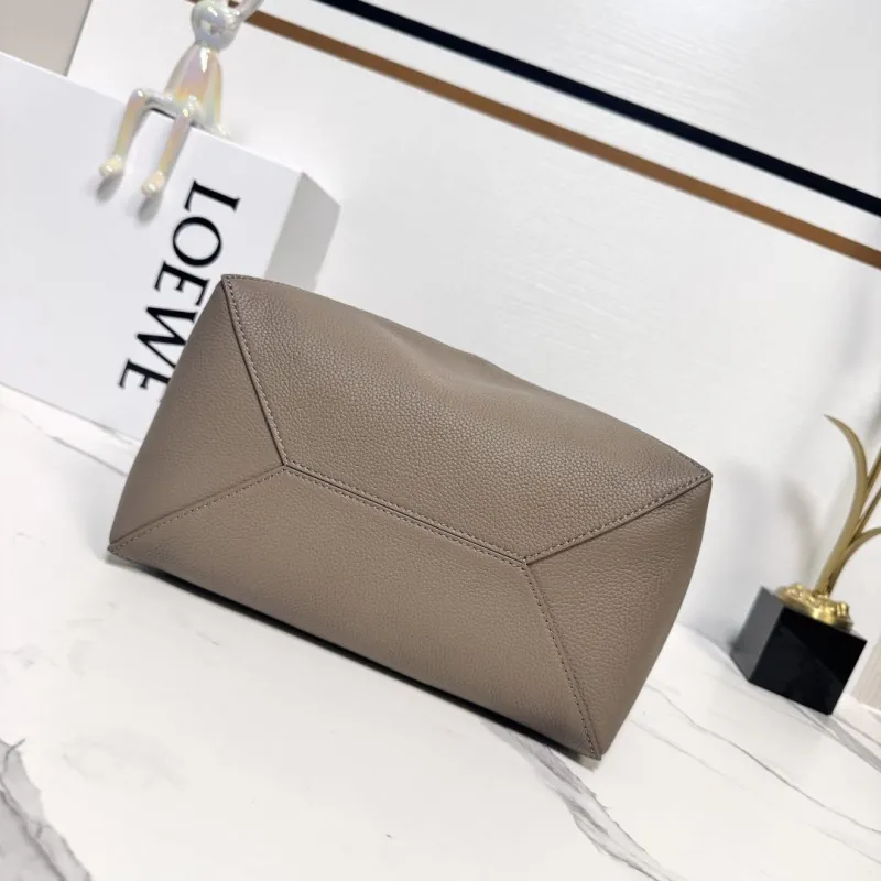 LOEWE Taupe Leather Tote Handbag - Image 4