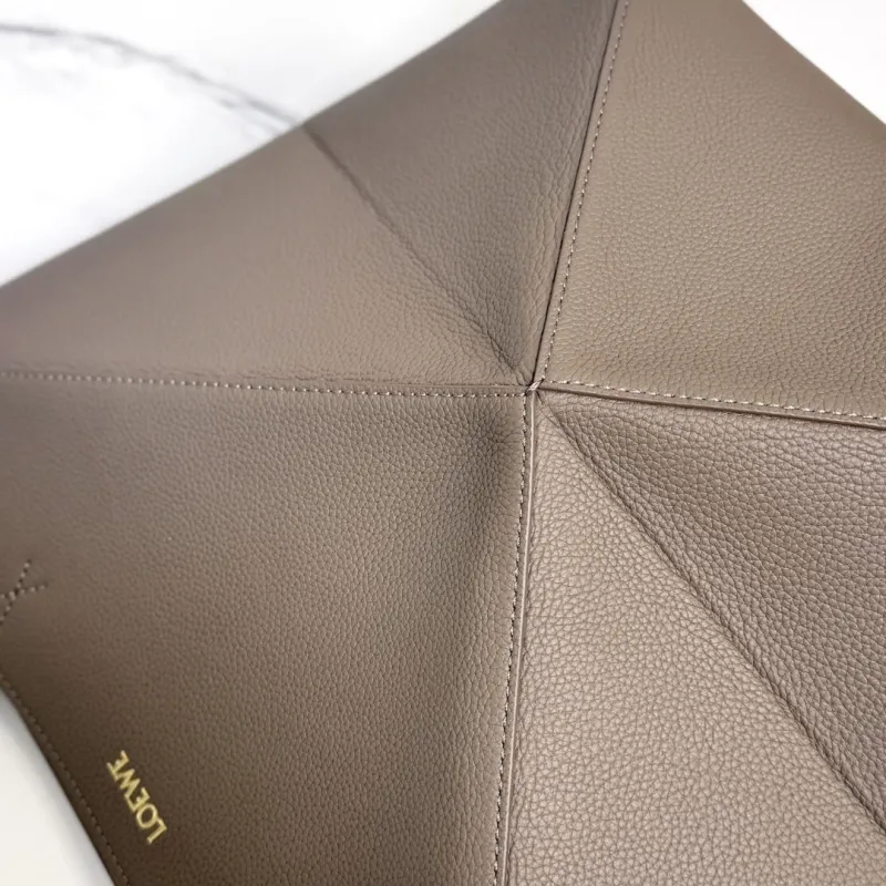 LOEWE Taupe Leather Tote Handbag - Image 6