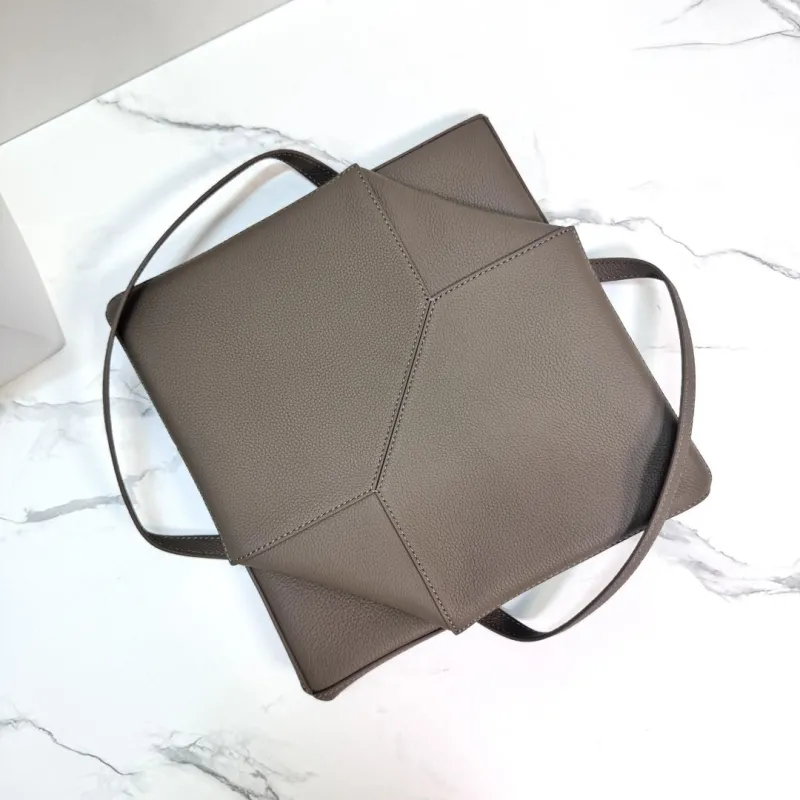 LOEWE Taupe Leather Tote Handbag - Image 8